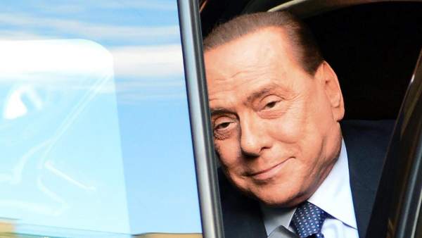 Los ministros de Berlusconi formalizan su dimisión Los ministros de Berlusconi formalizan su dimisión