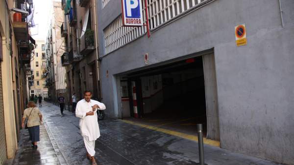 Punto de Ciutat Vella donde el pasado sábado por la noche se produjo la detención del hombre que ha acabado muriendo en el Hospital Clínic de Barcelona. Punto de Ciutat Vella donde el pasado sábado por la noche se produjo la detención del hombre que ha acabado muriendo en el Hospital Clínic de Barcelona.