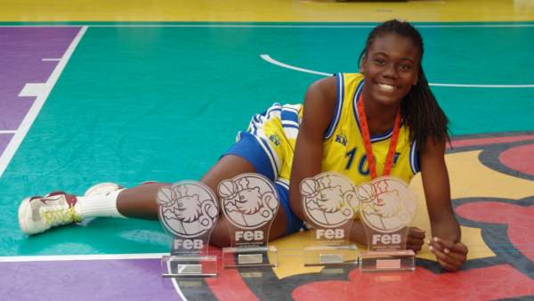 La baloncestista Iris Junio La baloncestista Iris Junio