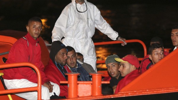 Rescatados 38 inmigrantes en Almería Rescatados 38 inmigrantes en Almería