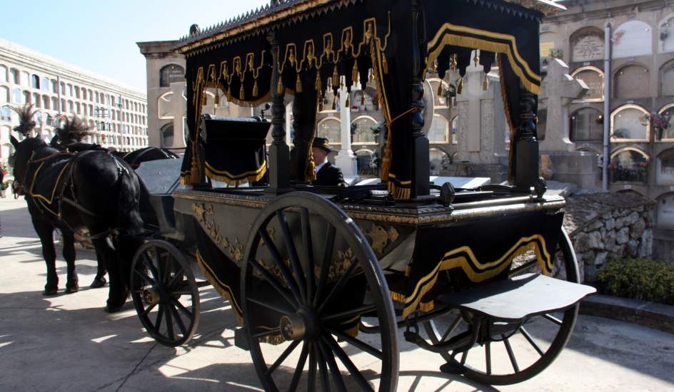 Llega la moda de los entierros en carroza, en directo por y con féretros personalizados Llega la moda de los entierros en carroza, en directo por y con féretros personalizados