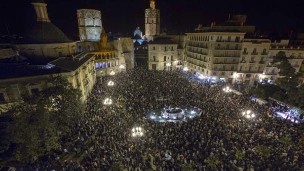 Manifestación contra el cierre de Canal Nou Manifestación contra el cierre de Canal Nou