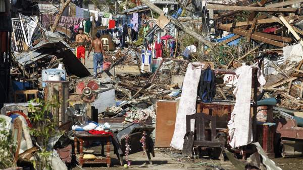 Filipinas intenta recuperar la normalidad tras el paso del tifón Haiyan Filipinas intenta recuperar la normalidad tras el paso del tifón Haiyan