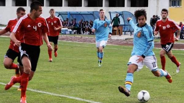 Oliver Torres con la sub-21 ante Albania Oliver Torres con la sub-21 ante Albania