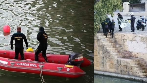Dos momentos del rescate del cadáver en aguas del Guadalquivir Dos momentos del rescate del cadáver en aguas del Guadalquivir