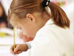 Una niña británica de tres años registra un coeficiente superior al de Einstein