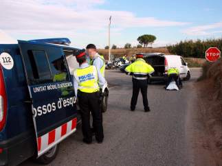 Intervención de los Mossos en un accidente de tráfico.
