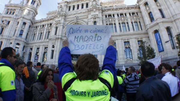 Protesta ante el Ayuntamiento de Madrid Protesta ante el Ayuntamiento de Madrid