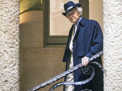 Tom Wolfe en el interior de La Pedrera de Gaudí.