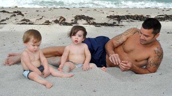 Ricky Martin y sus hijos Ricky Martin y sus hijos