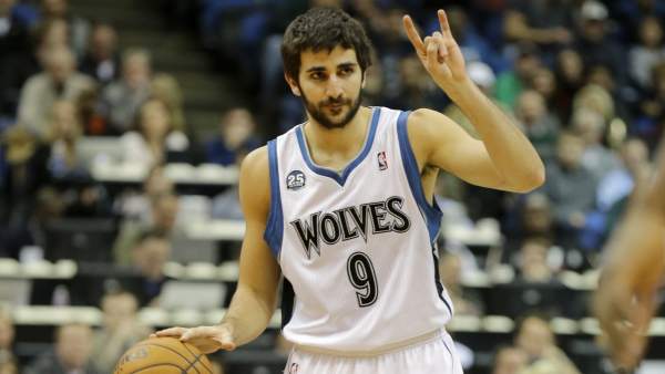 Ricky Rubio dirige un ataque Ricky Rubio dirige un ataque