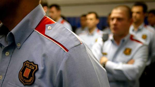 Agents dels mossos d'esquadra destinats a Barcelona ciutat. Agents dels mossos d'esquadra destinats a Barcelona ciutat.