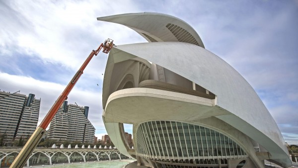 Comienzan a retirar la cubierta del Palau de les Arts Comienzan a retirar la cubierta del Palau de les Arts