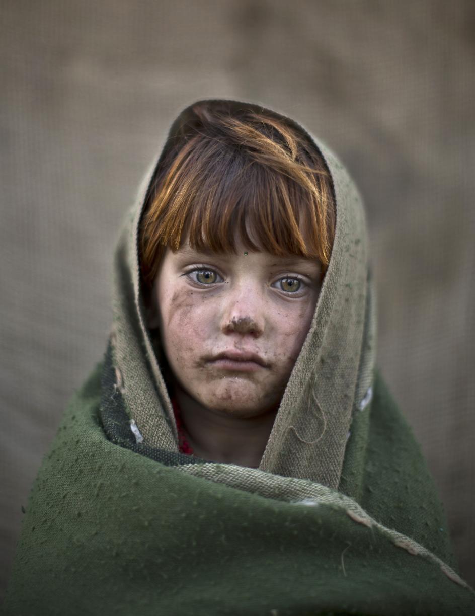 Fotos La Mirada De Los Niños Afganos Refugiados Imágenes 