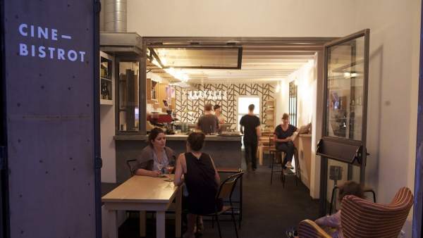 Nuevo cine-bistrot Zumzeig, en Barcelona. Nuevo cine-bistrot Zumzeig, en Barcelona.