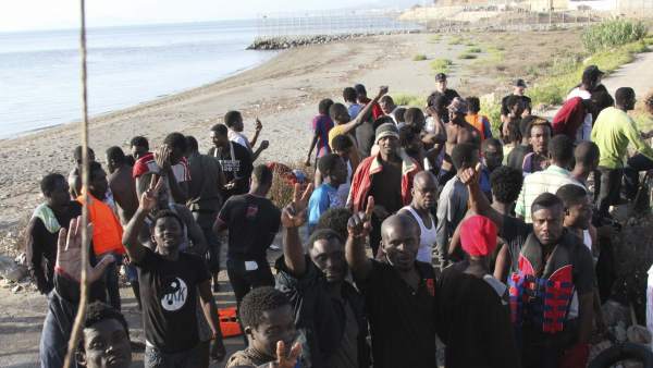 Inmigrantes en Tarajal, Ceuta Inmigrantes en Tarajal, Ceuta