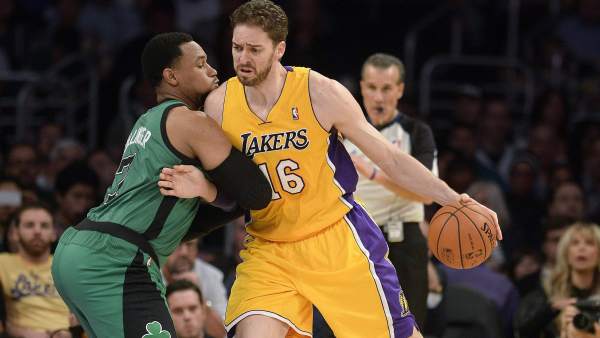 Pau Gasol ante los Celtics Pau Gasol ante los Celtics
