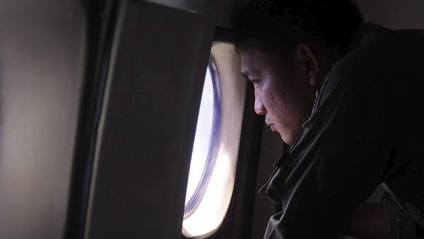 Un avión, en pleno vuelo Un avión, en pleno vuelo