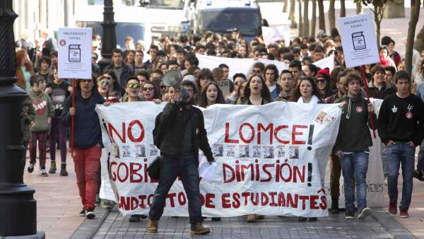 Comienza la manifestación de estudiantes Comienza la manifestación de estudiantes