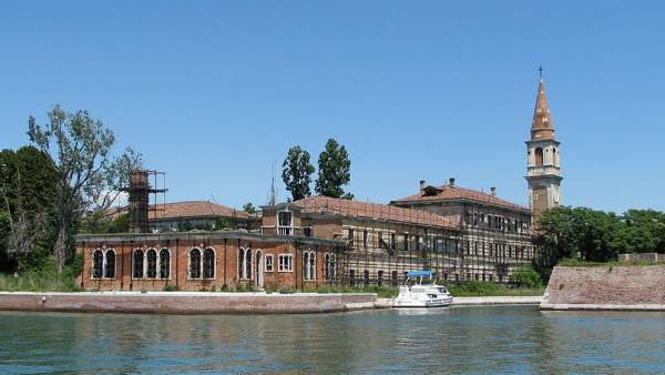 Imagen de la isla italiana de Poveglia. Imagen de la isla italiana de Poveglia.