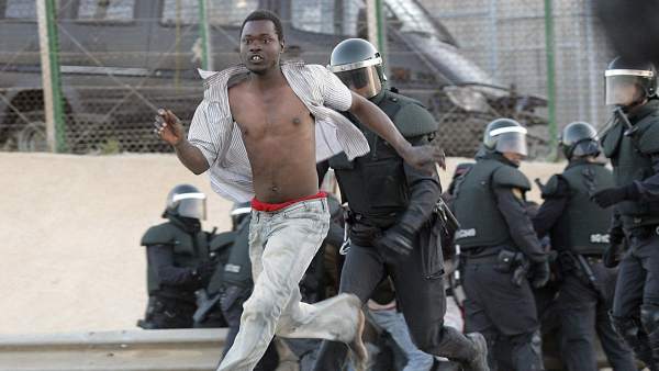 Unos 20 inmigrantes entran en Melilla Unos 20 inmigrantes entran en Melilla