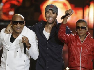 Enrique Iglesias triunfa en la noche de los Billboard