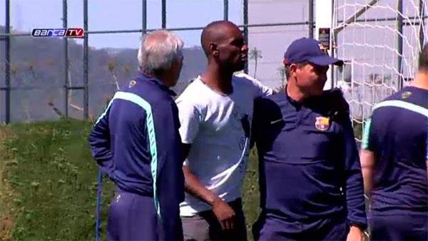Abidal visita a los jugadores del Barça Abidal visita a los jugadores del Barça