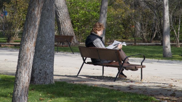 Mujer leyendo Mujer leyendo