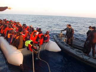 Rescate de inmigrantes en Italia