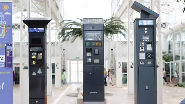 Los tres nuevos modelos de parquímetros inteligentes del Ayuntamiento de Madrid. Los tres nuevos modelos de parquímetros inteligentes del Ayuntamiento de Madrid.