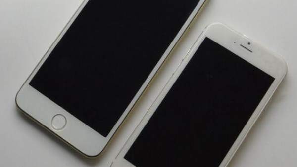 Los dos presuntos tamaños del iPhone 6. Los dos presuntos tamaños del iPhone 6.
