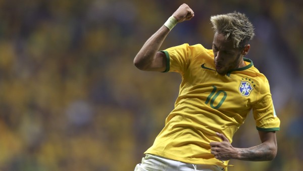 Neymar marca en el Camerún-Brasil Neymar marca en el Camerún-Brasil
