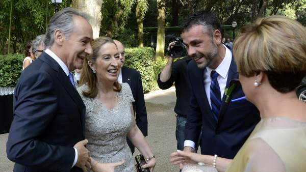 Ana Pastor, en la boda gay de un conseller catalán Ana Pastor, en la boda gay de un conseller catalán