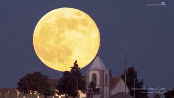 Una superluna Una superluna