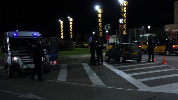 Mossos en el Port Olímpic. Mossos en el Port Olímpic.