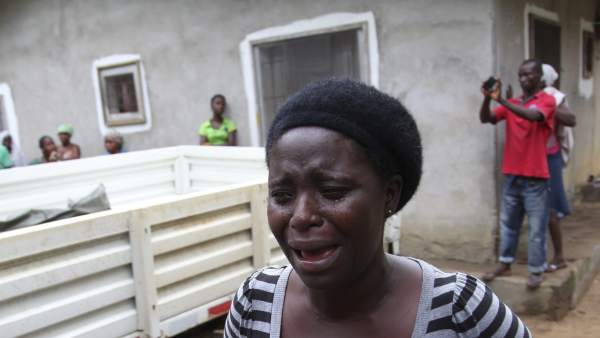 Muerte por ébola en Monrovia (Liberia). Muerte por ébola en Monrovia (Liberia).