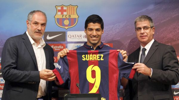 Luis Suárez, presentado oficialmente con el FC Barcelona Luis Suárez, presentado oficialmente con el FC Barcelona