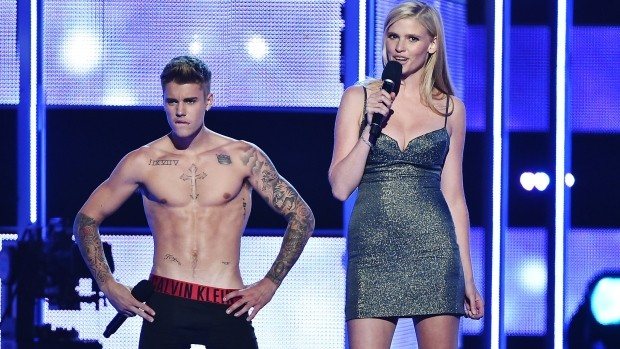 Justin Bieber paga 80.000 dólares por tirar huevos a su vecino