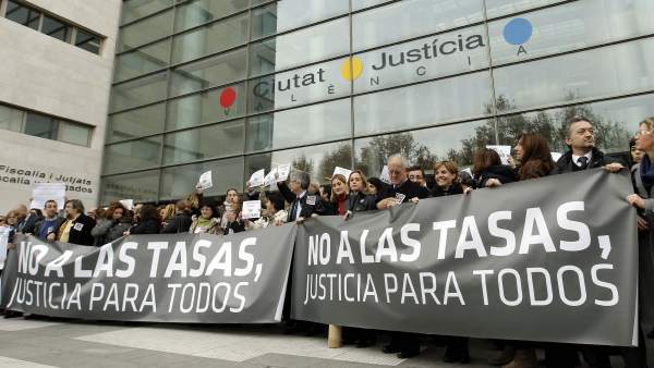 Protesta contra las tasas judiciales en la Ciudad de la Justicia de Valencia Protesta contra las tasas judiciales en la Ciudad de la Justicia de Valencia