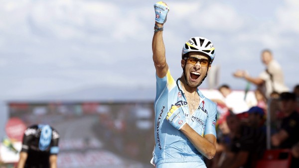 Fabio Aru gana en el Monte Castrove Fabio Aru gana en el Monte Castrove