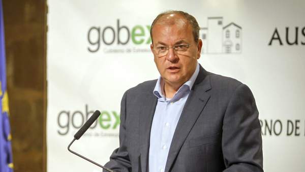 El presidente del gobierno de Extremadura anuncia una bajada de impuestos de 114,3 millones en 2015 El presidente del gobierno de Extremadura anuncia una bajada de impuestos de 114,3 millones en 2015