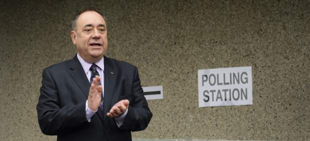 Salmond vota en el referédum 