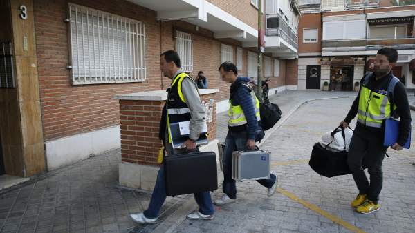 La Policía registra la casa del presunto pederasta de Ciudad Lineal La Policía registra la casa del presunto pederasta de Ciudad Lineal
