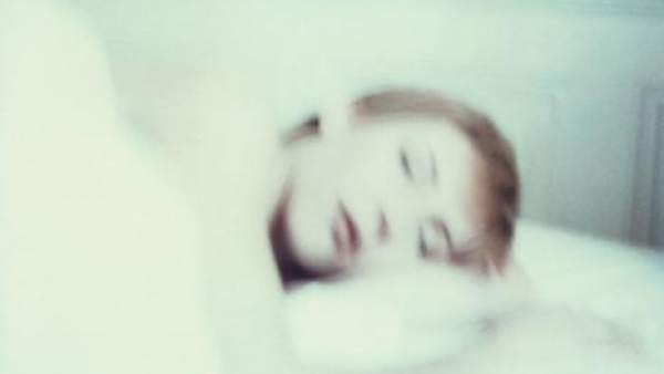 Mujer durmiendo Mujer durmiendo