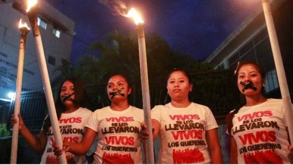 Manifestaciones por los estudiantes desaparecidos de Iguala. Manifestaciones por los estudiantes desaparecidos de Iguala.