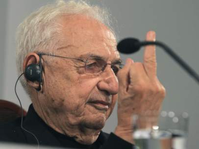 'Peineta' de Frank Gehry a los periodistas