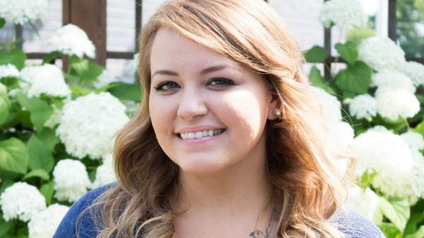 La escritora estadounidense Anna Todd La escritora estadounidense Anna Todd