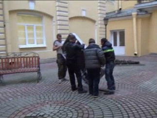 Retiran un monumento de Apple en Rusia