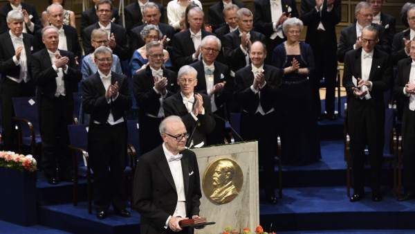 Patrick Mondiano recibe el Nobel de Literatura Patrick Mondiano recibe el Nobel de Literatura