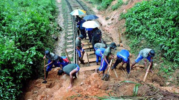 Miles de desplazados por las inundaciones en Sri Lanka Miles de desplazados por las inundaciones en Sri Lanka